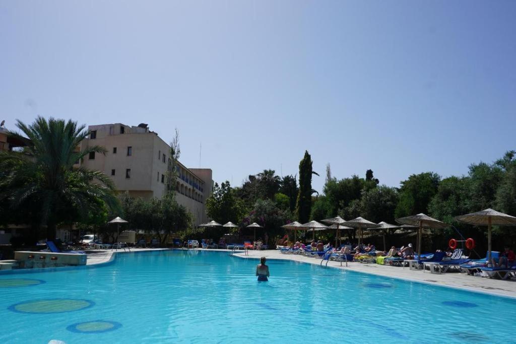 Alex'S Vacation Suite - 100M From The Beach - 6 Guests Paphos Esterno foto