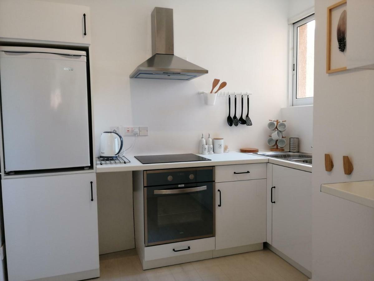 Alex'S Vacation Suite - 100M From The Beach - 6 Guests Paphos Esterno foto
